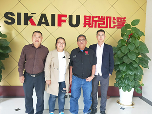 菲律宾客户来访斯凯浮阀业